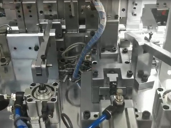 TYPE C 8P母座自动组装带检测机